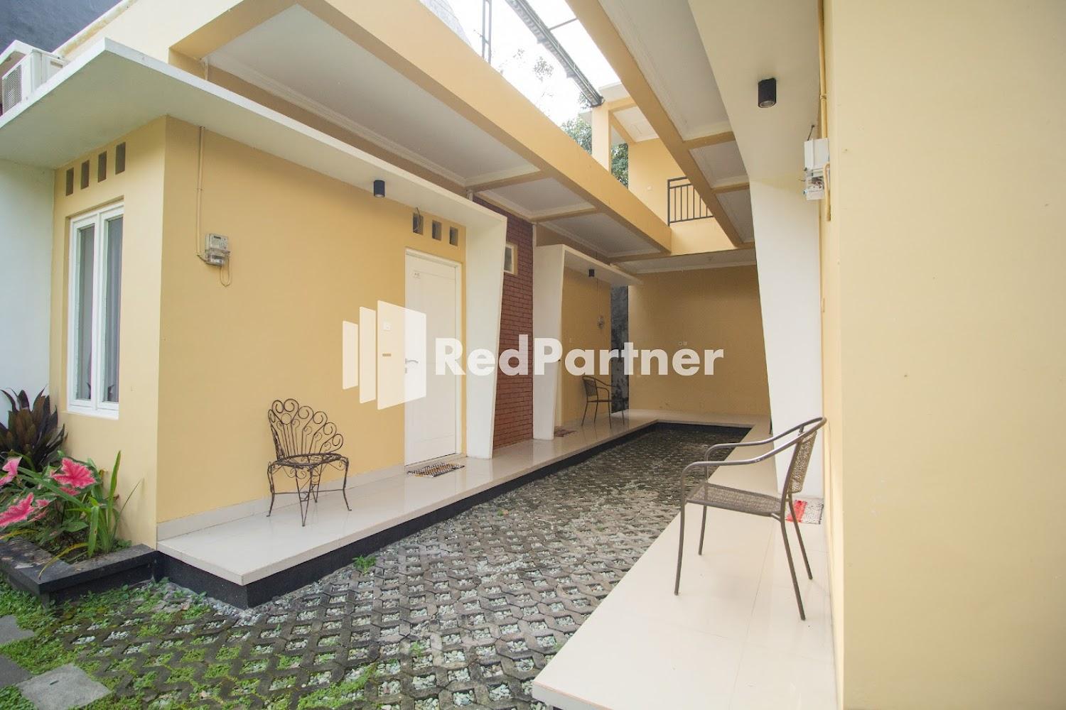 Cover Image for The Doctor Guest House Syariah Mitra RedDoorz Pakuwon Mall Yogyakarta