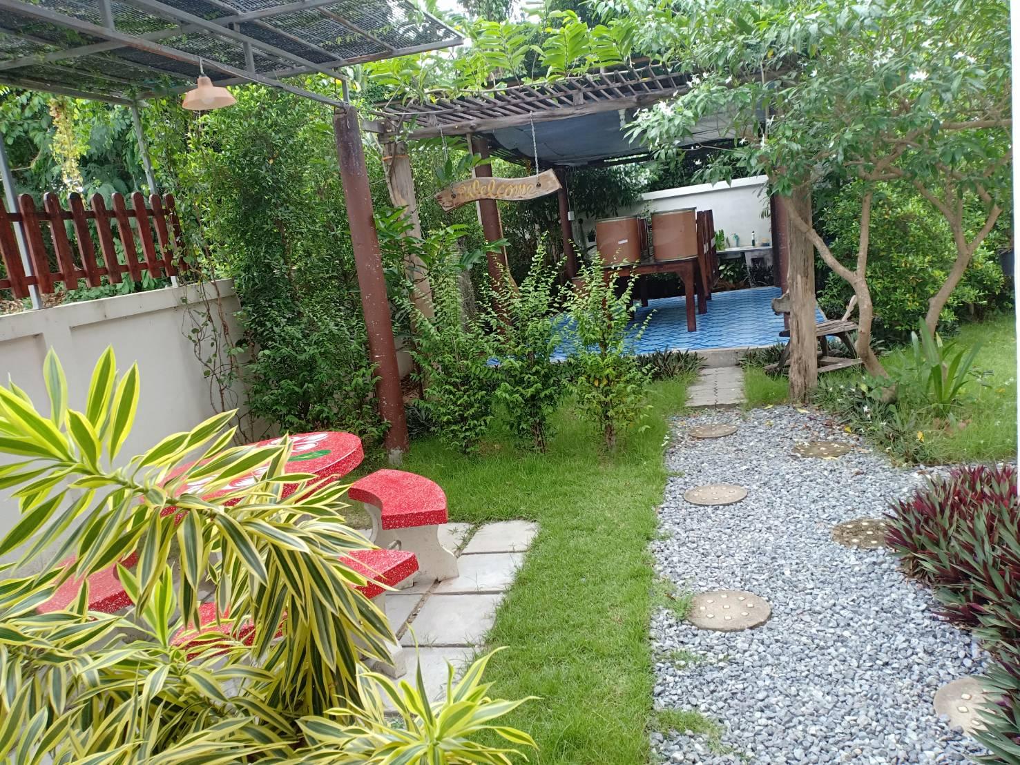 Cover Image for บ้านชายเหวง พูลวิลล่า สัตหีบ