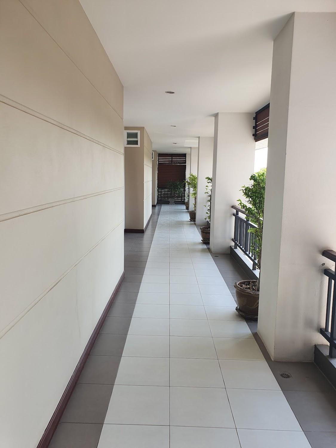 Cover Image for Non C Park Hotel