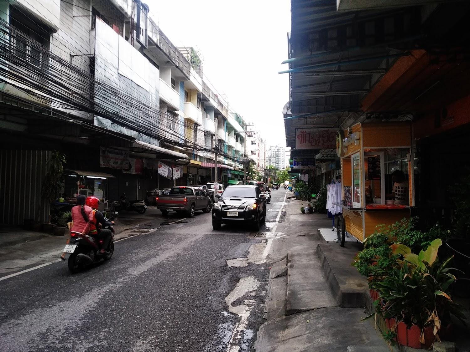 Cover Image for Solo Express Sukhumvit 81