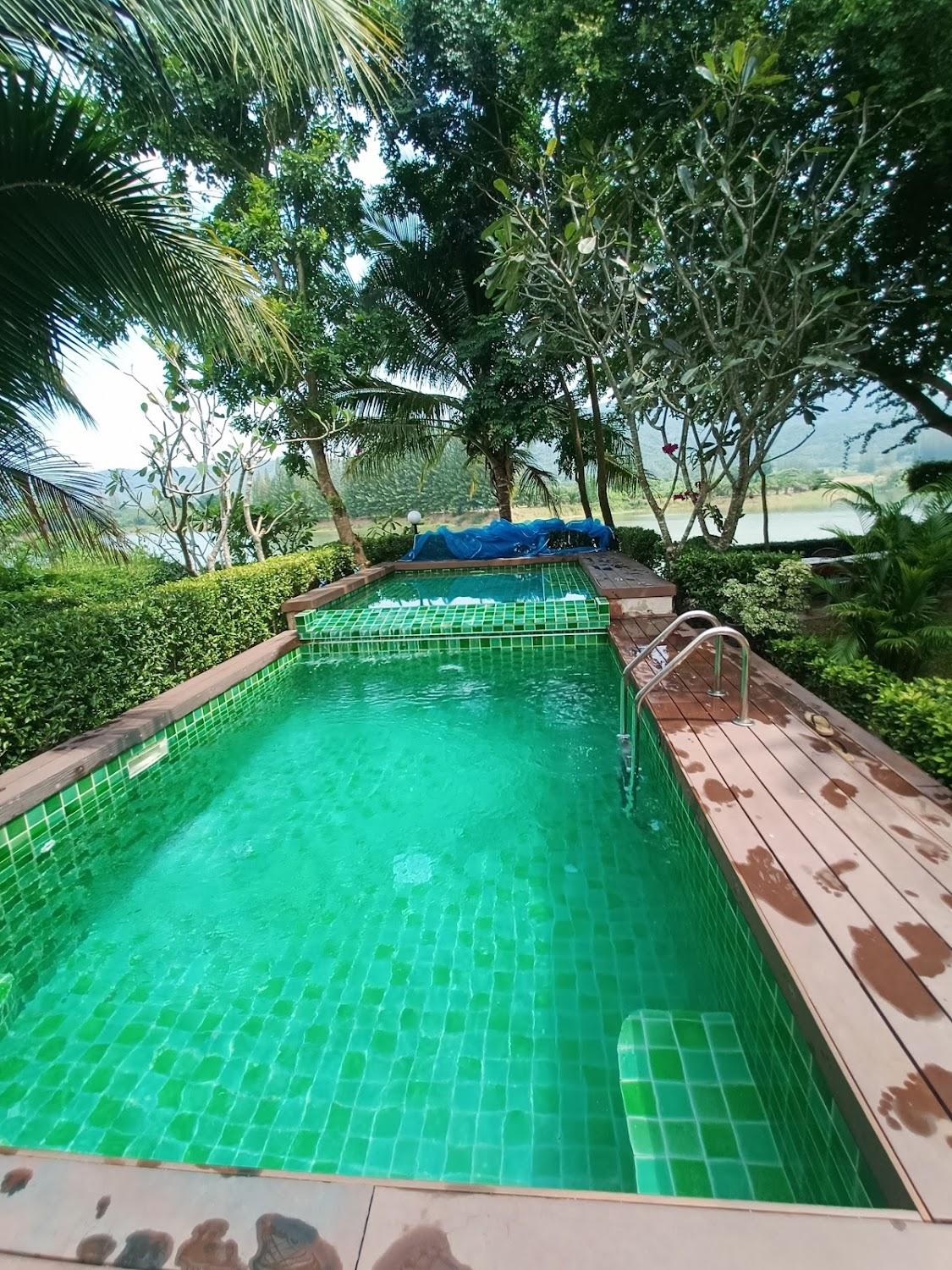 Cover Image for Lemon Chalet