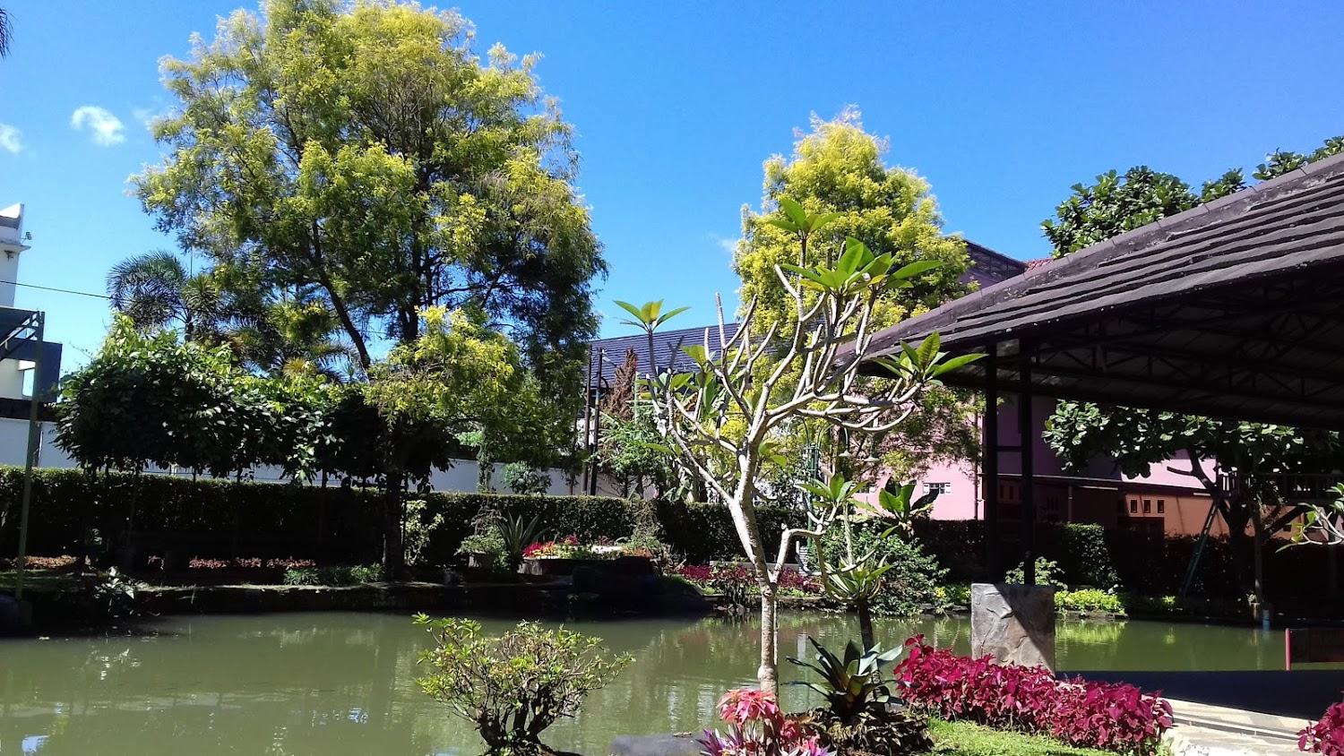 Cover Image for VILLA DANAU