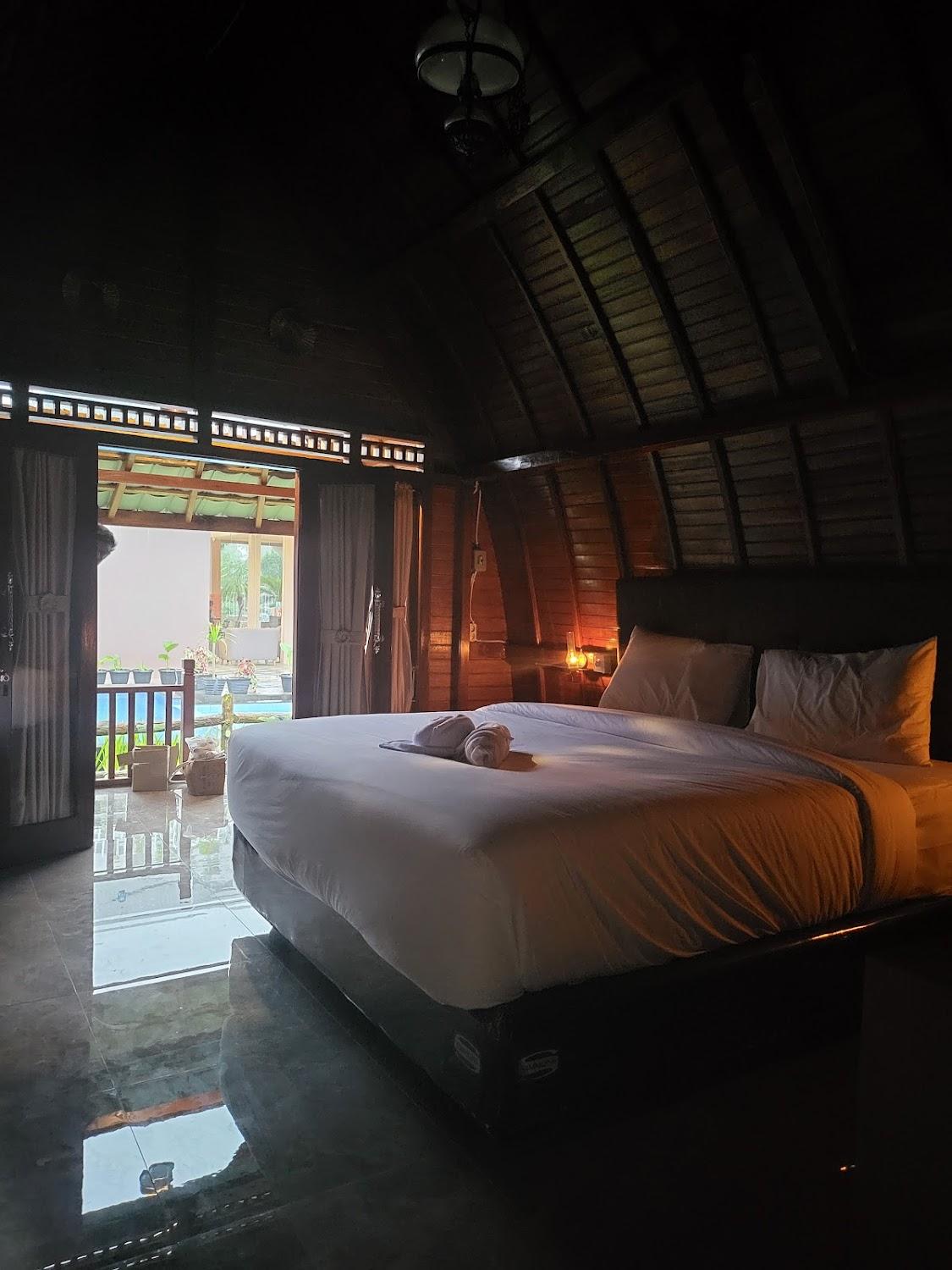 Cover Image for Cottage Rumah Lumbung 469, Resto and Cafe