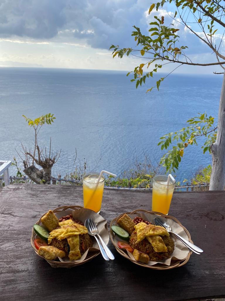 Cover Image for Eco-tourist Dreamstay Tree House+ Edge of the Cliff