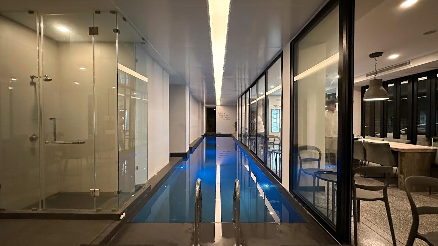 Cover Image for CREW HOTEL