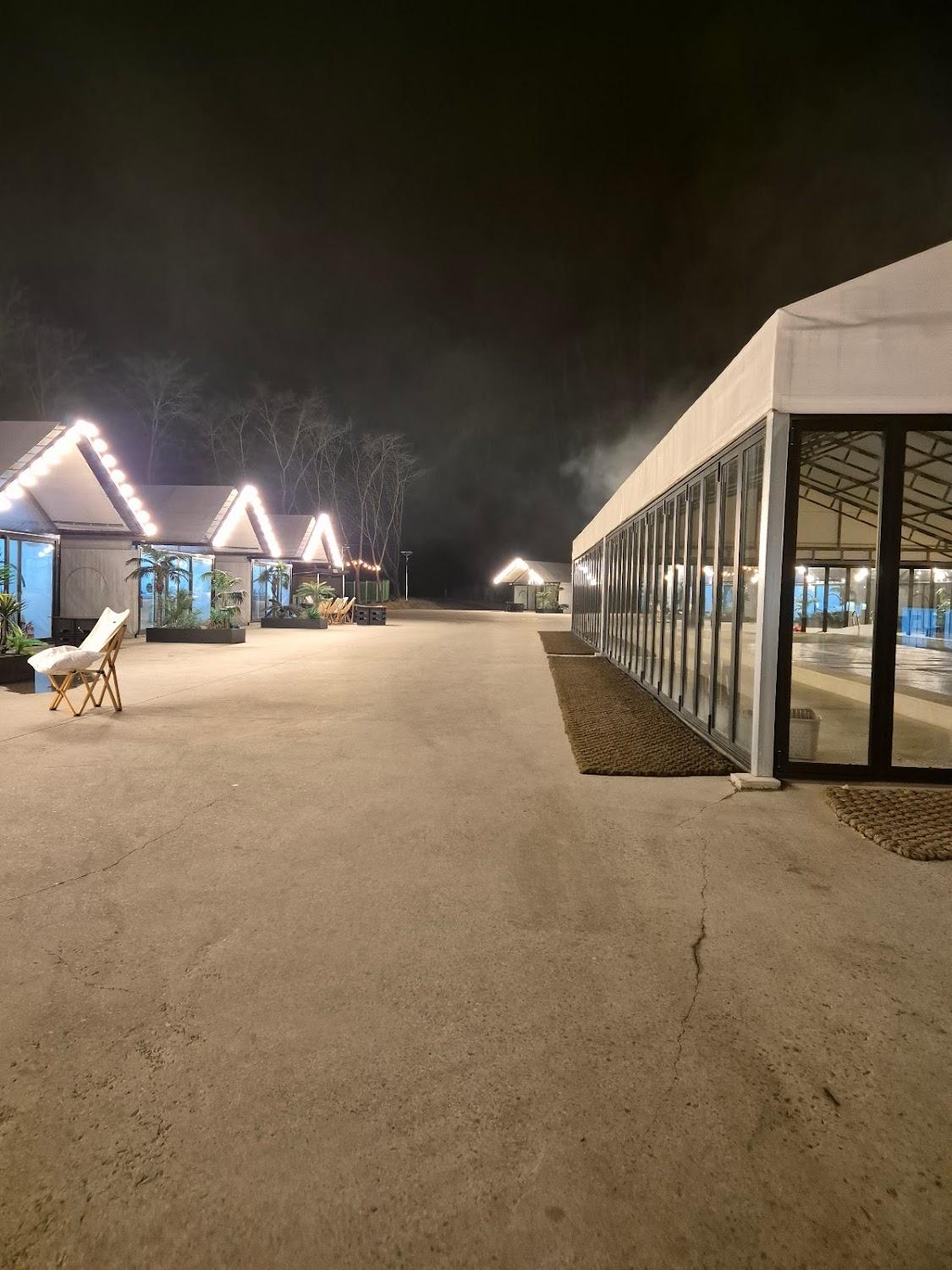 Cover Image for Moon Glamping