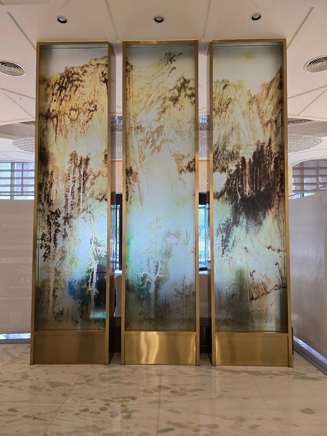 Cover Image for Rich Hotel