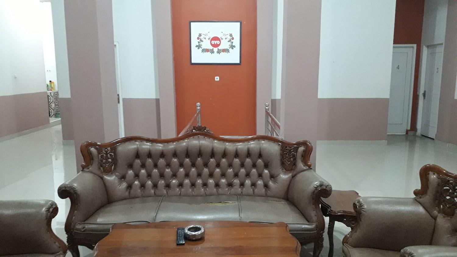 Cover Image for OYO 1539 Amryrooms