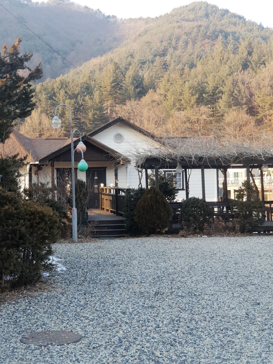 Cover Image for 반딧불이펜션