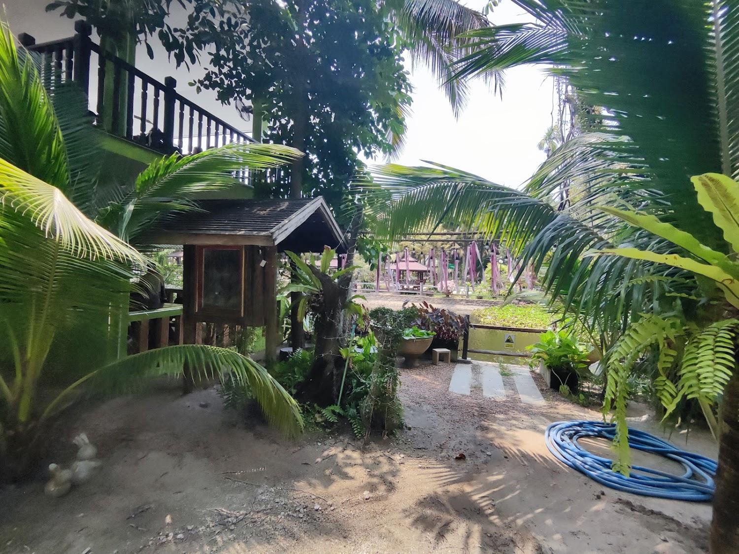 Cover Image for Coconut Resort & Restaurant