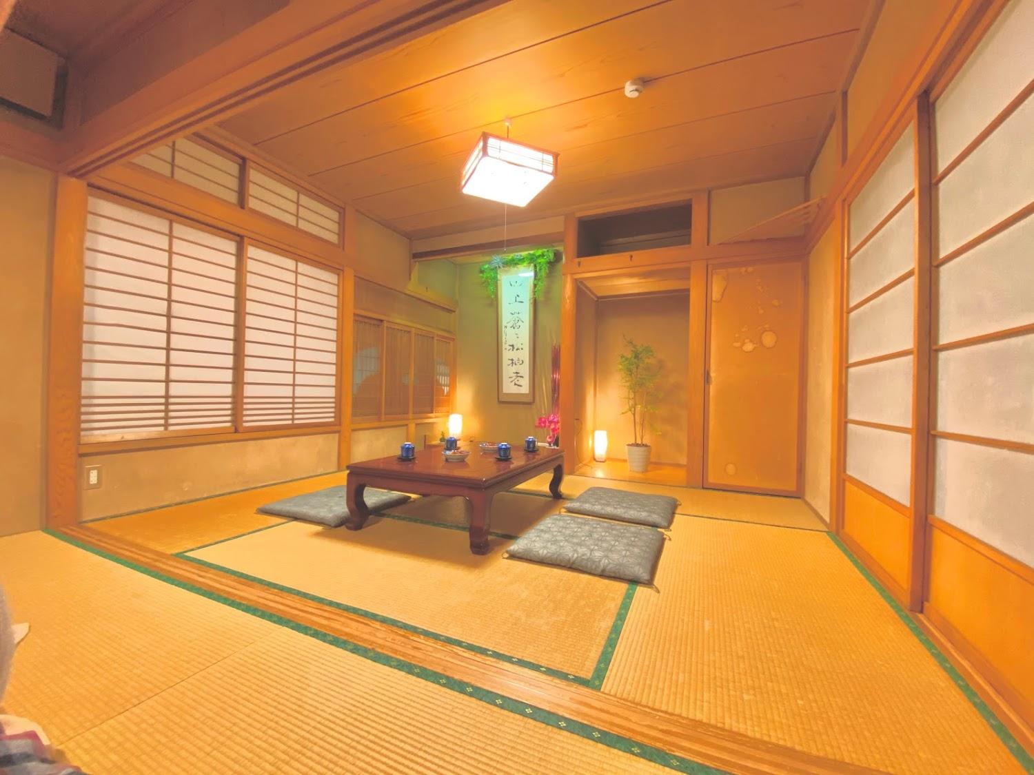 Cover Image for THE HOTEL YUZAWA PARADISO
