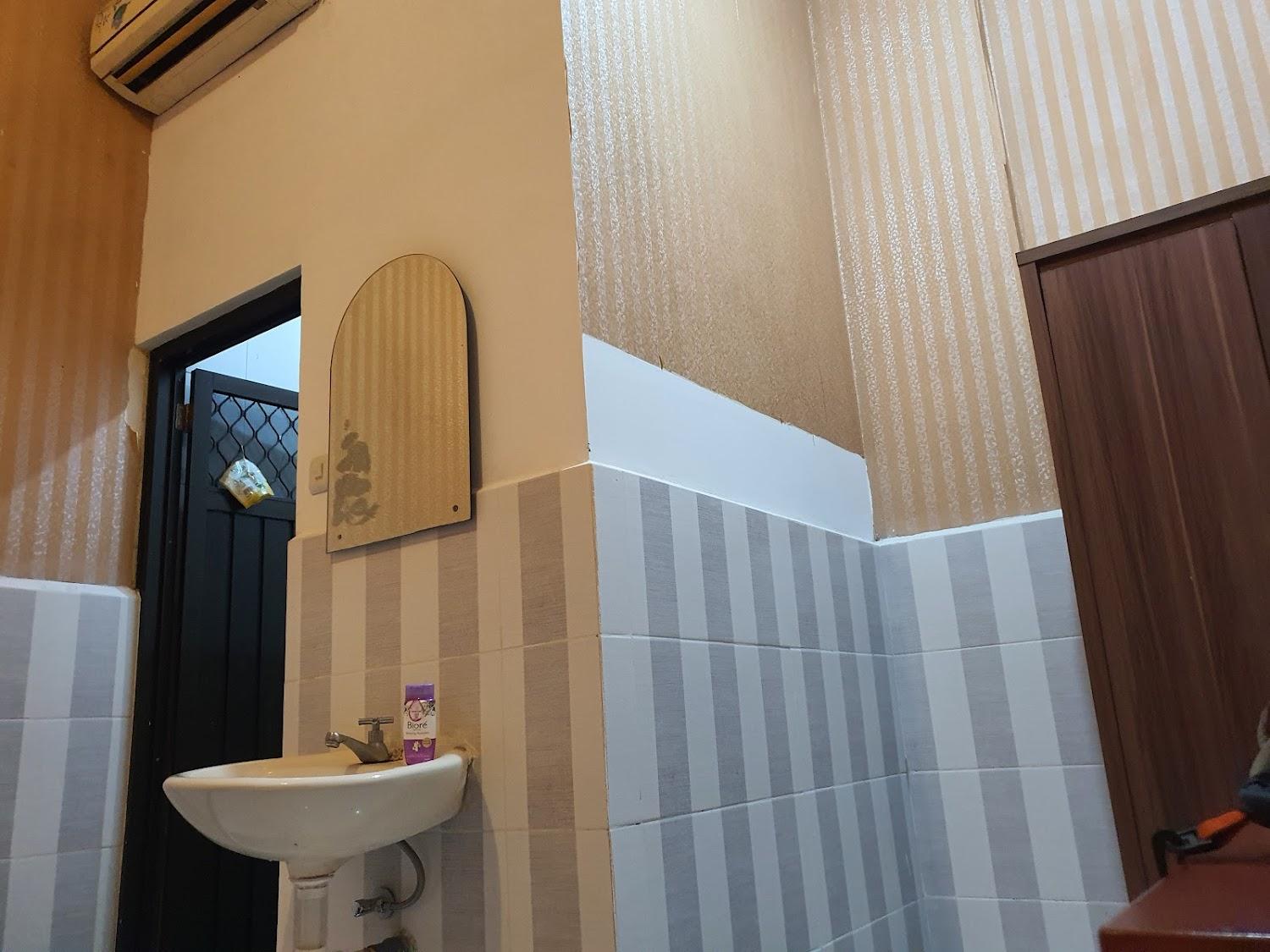 Cover Image for Hoki Homestay Syariah Mitra RedDoorz near Rumah Sakit Dr Soetomo Surabaya