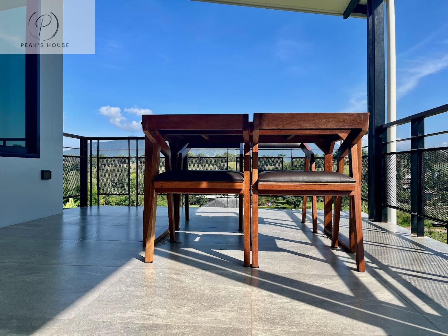 Cover Image for Peak's House