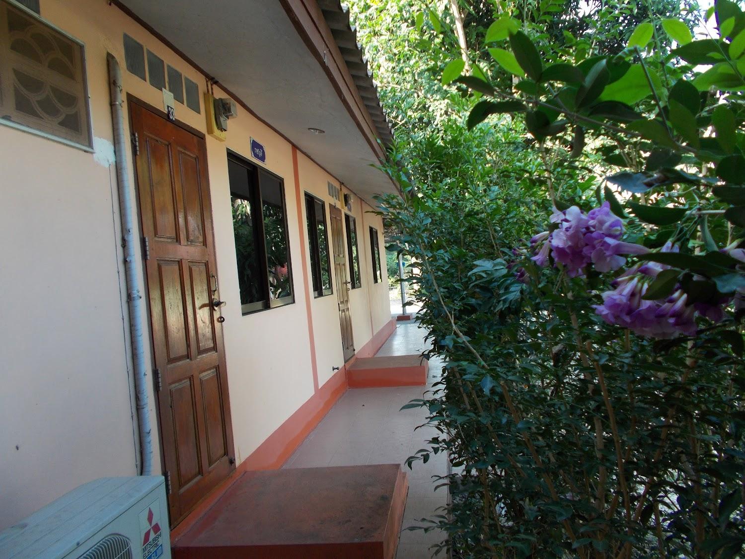 Cover Image for ลานทองรีสอร์ท