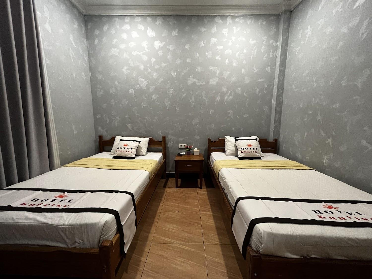 Cover Image for Sunrise Hotel