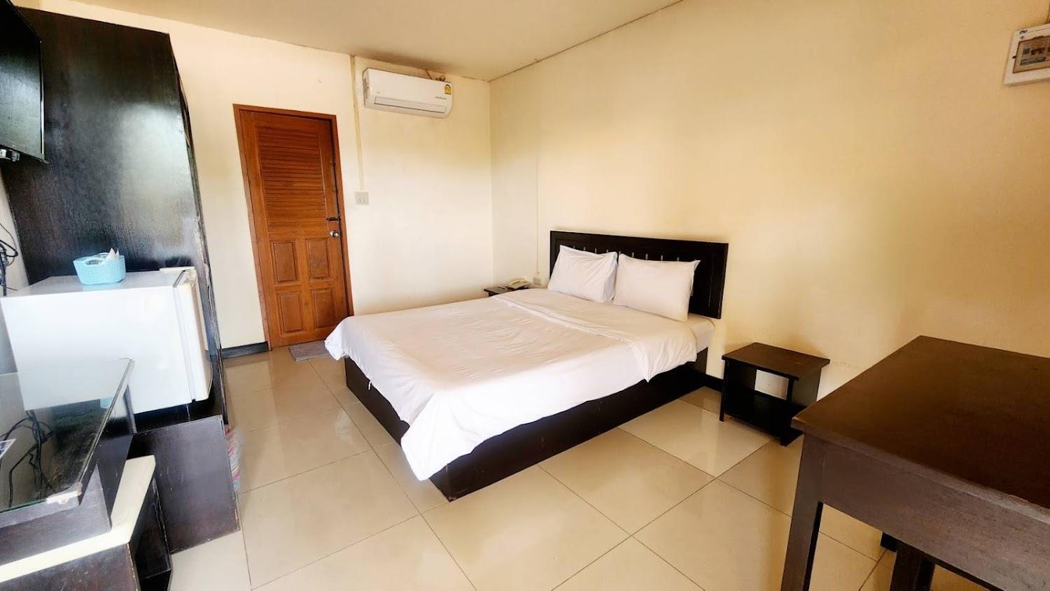 Cover Image for Mark Four Place Hotel