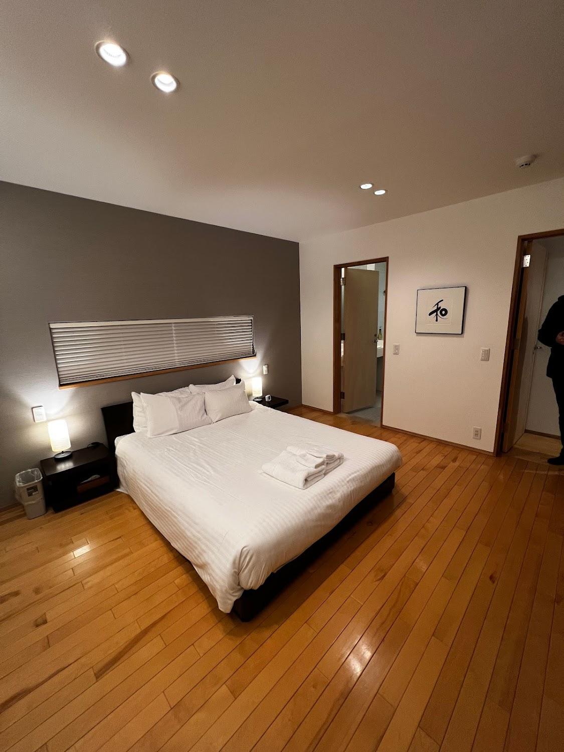 Cover Image for J House