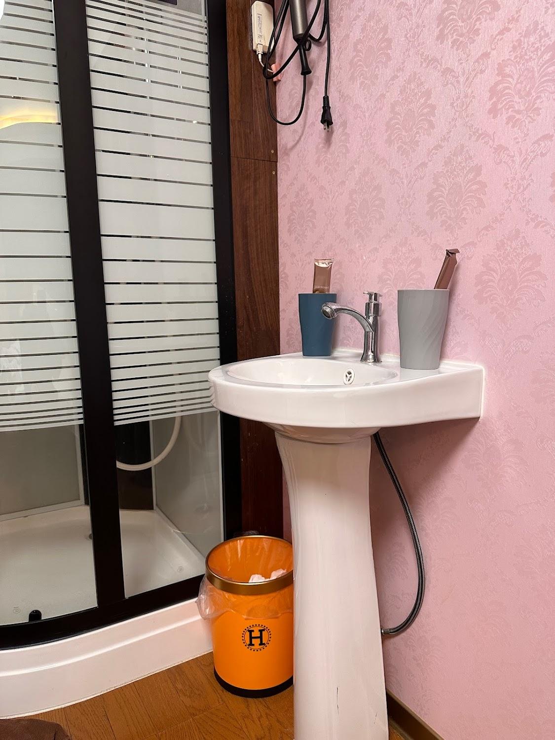 Cover Image for Nippori Hotel 3000