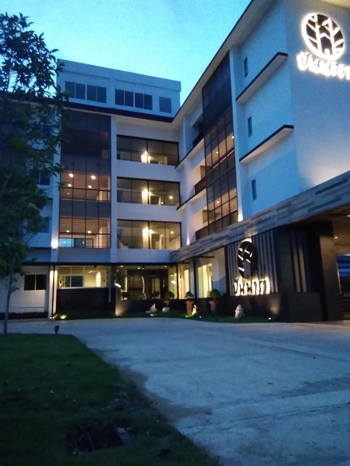 Cover Image for Hotel 33