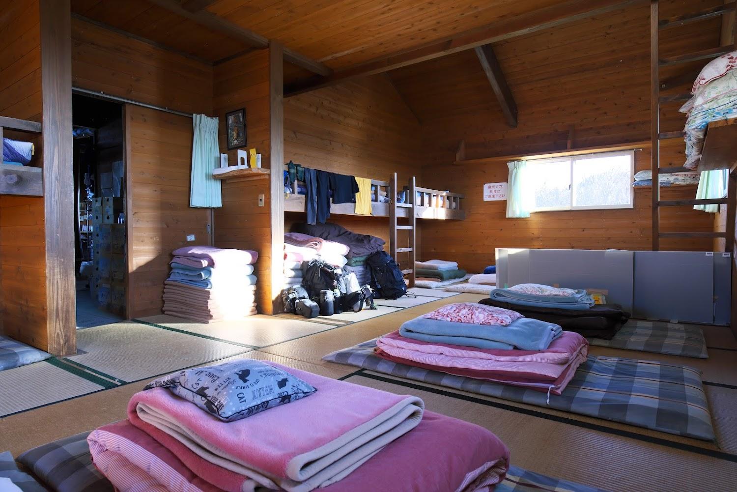 Cover Image for Hirugatake hut
