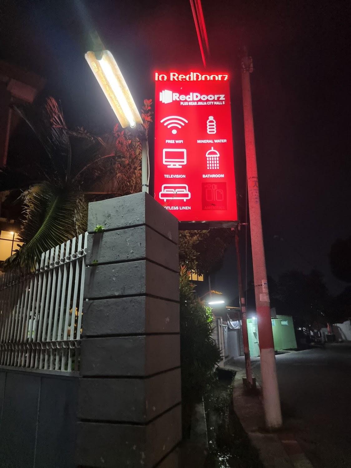 Cover Image for RedDoorz Plus near Jogja City Mall 5