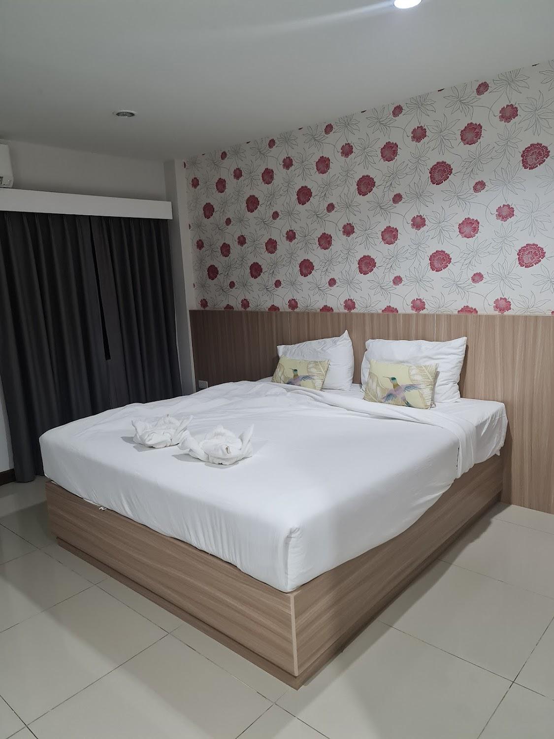 Cover Image for The Like hotel