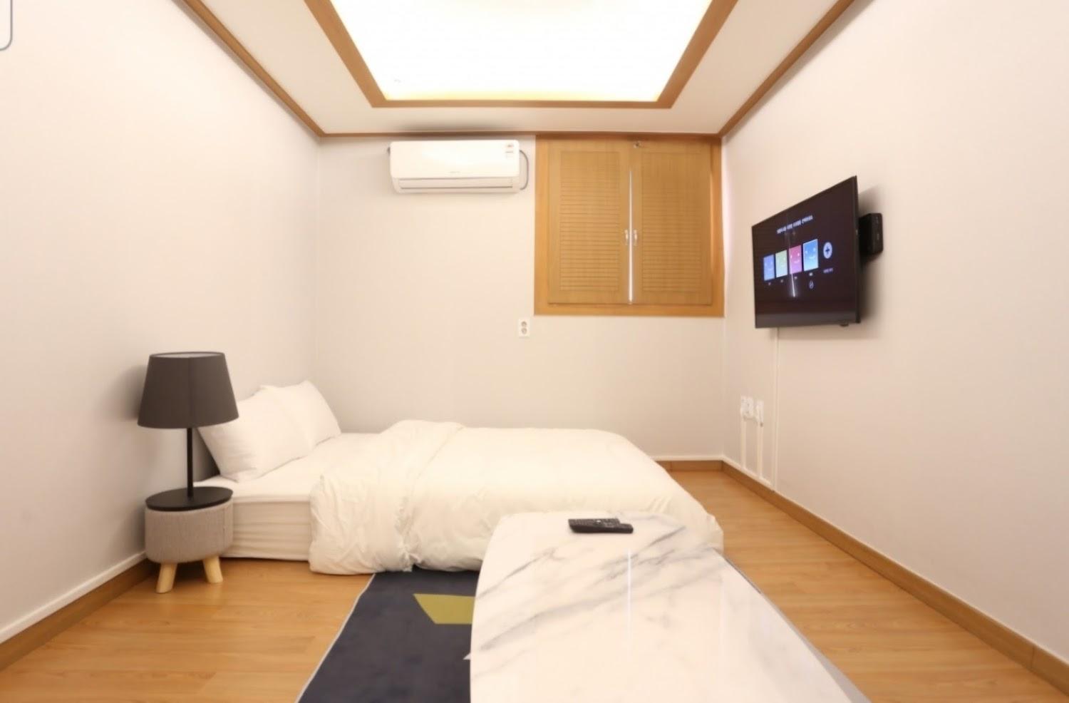 Cover Image for Yuhotel