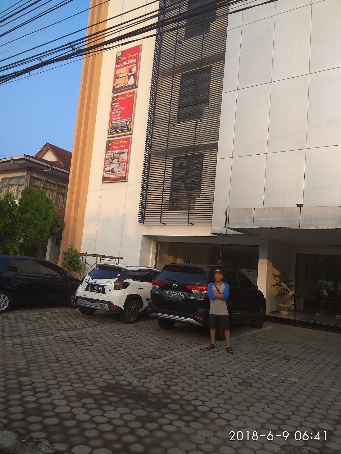 Cover Image for Airy Sukapura DR Wahidin 52 Cirebon