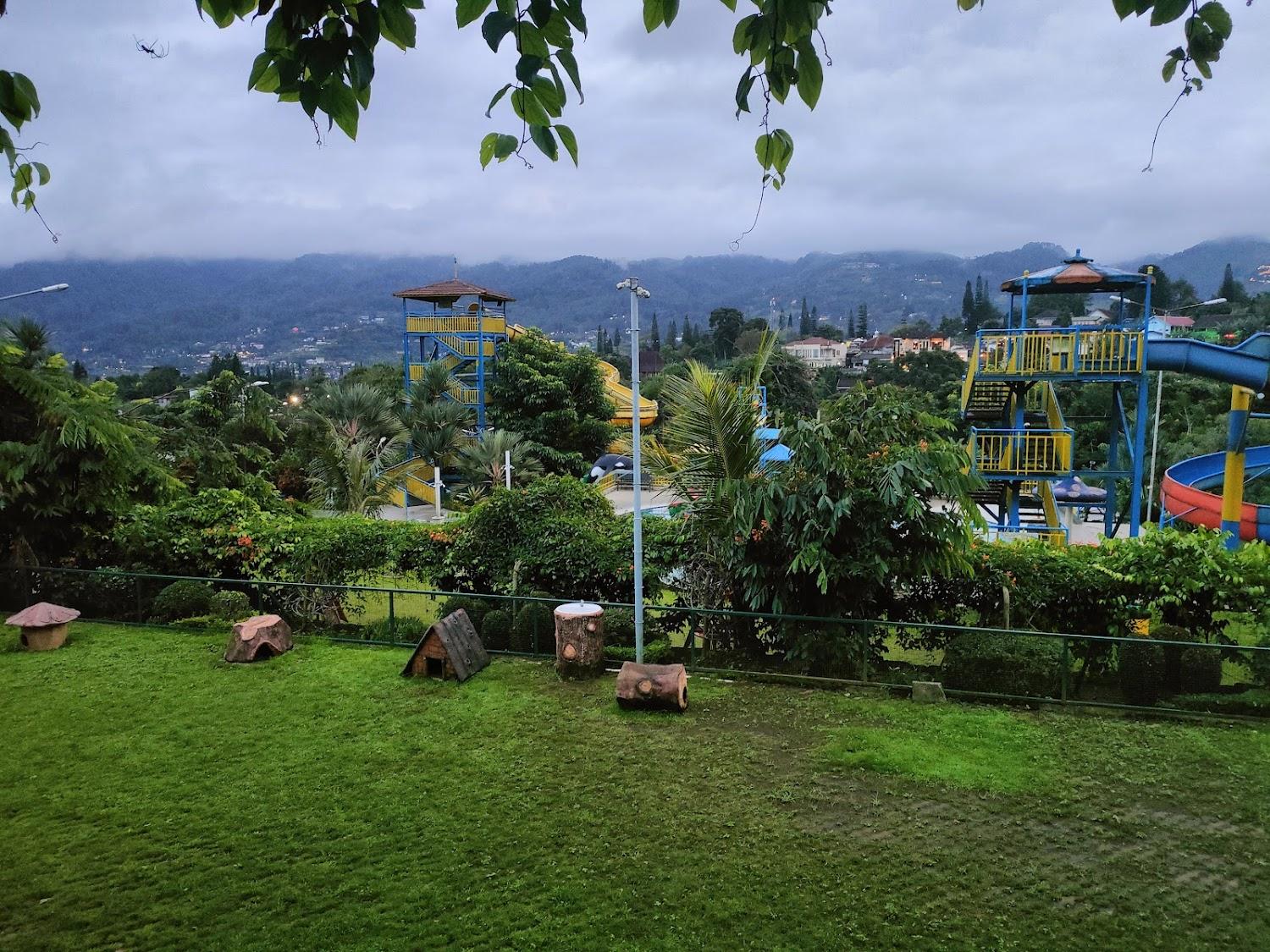 Cover Image for Seruni Hotel Hobbit House