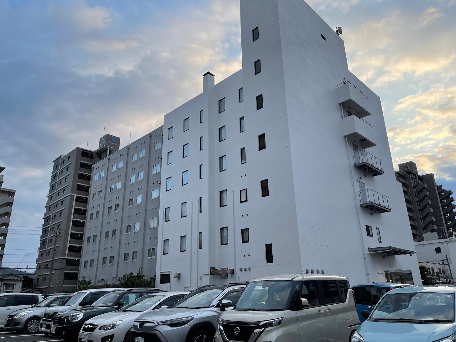 Cover Image for Takamatsu Century Hotel