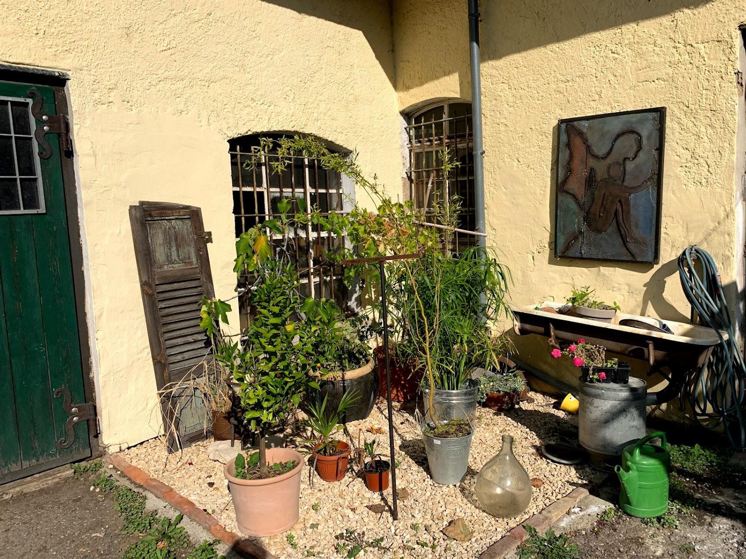 Cover Image for Art-be-and-b Bed and Breakfast
