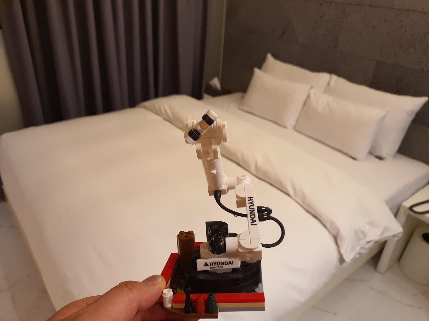 Cover Image for HOTEL NOBLE