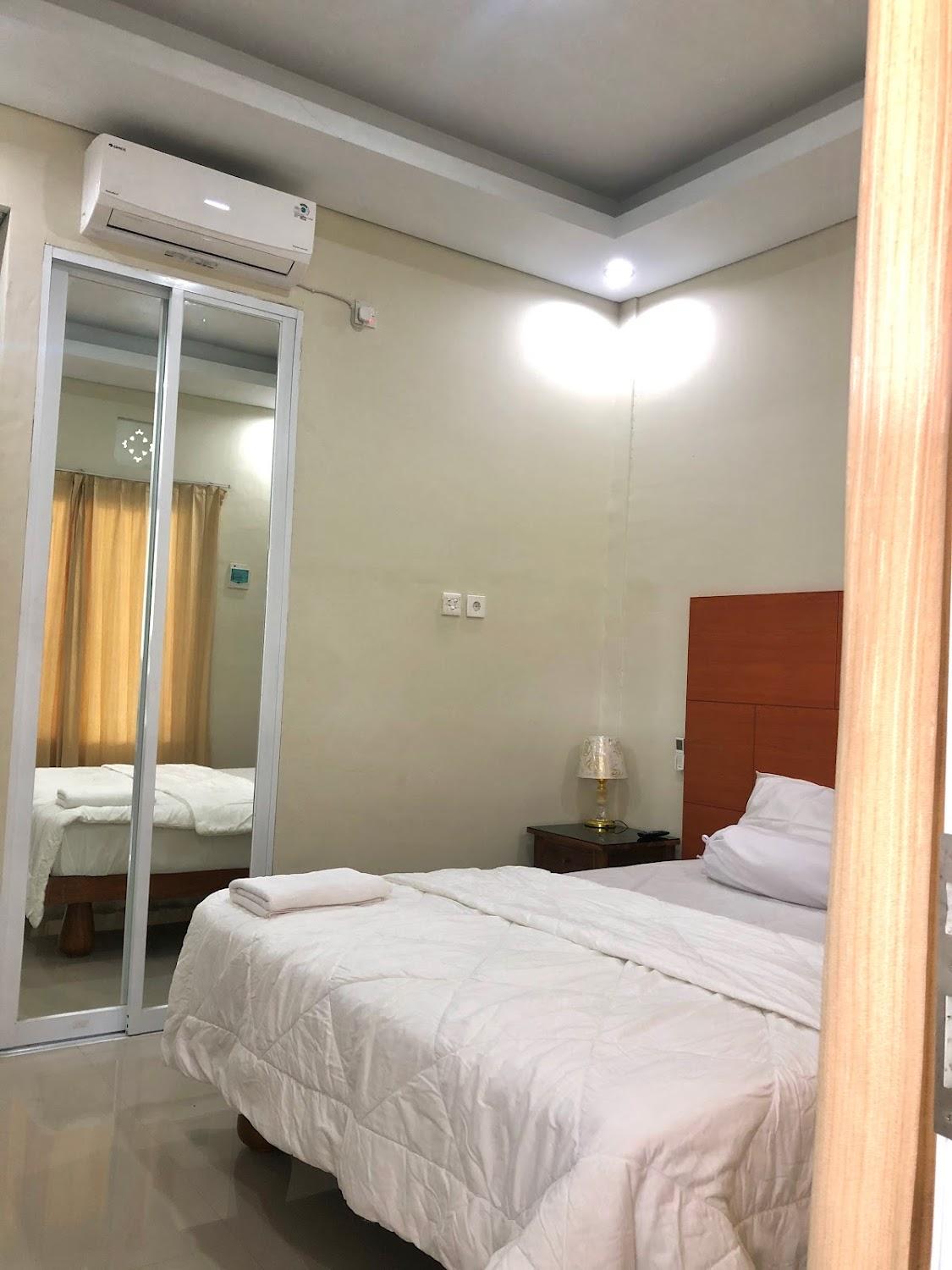 Cover Image for Griya Cempaka Mas Guesthouse