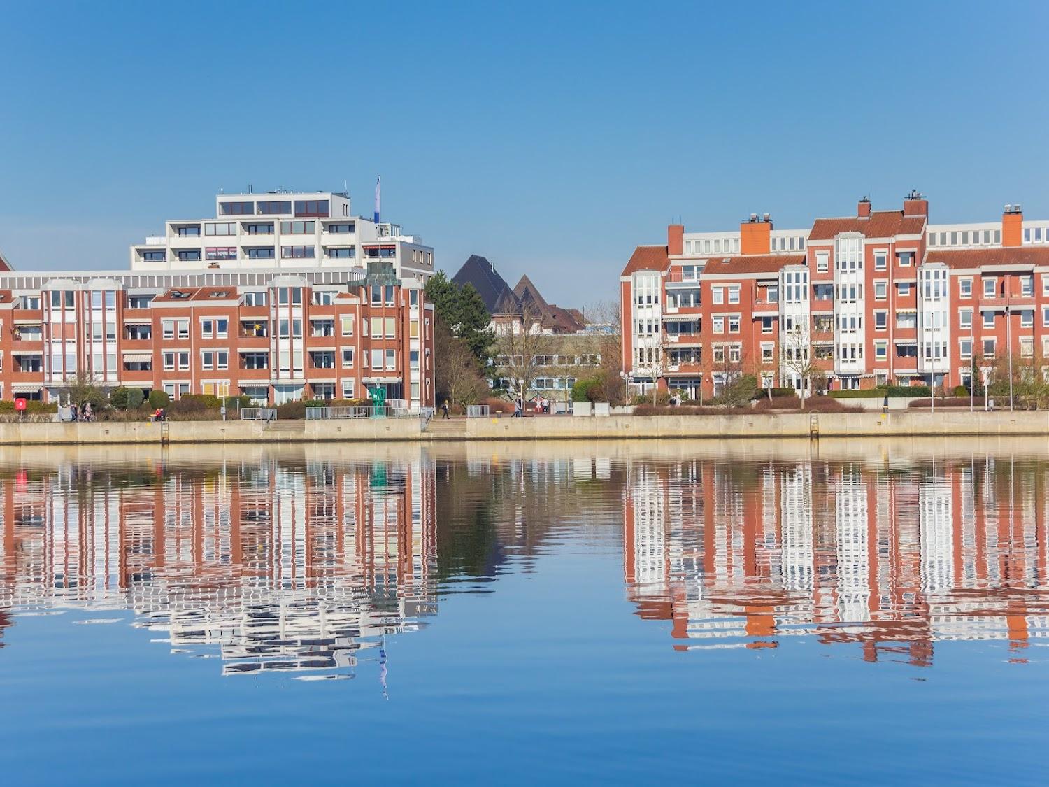 Cover Image for Arcona - Hostel on the Water - Schlafen auf dem Wasser mitten in Wilhelmshaven