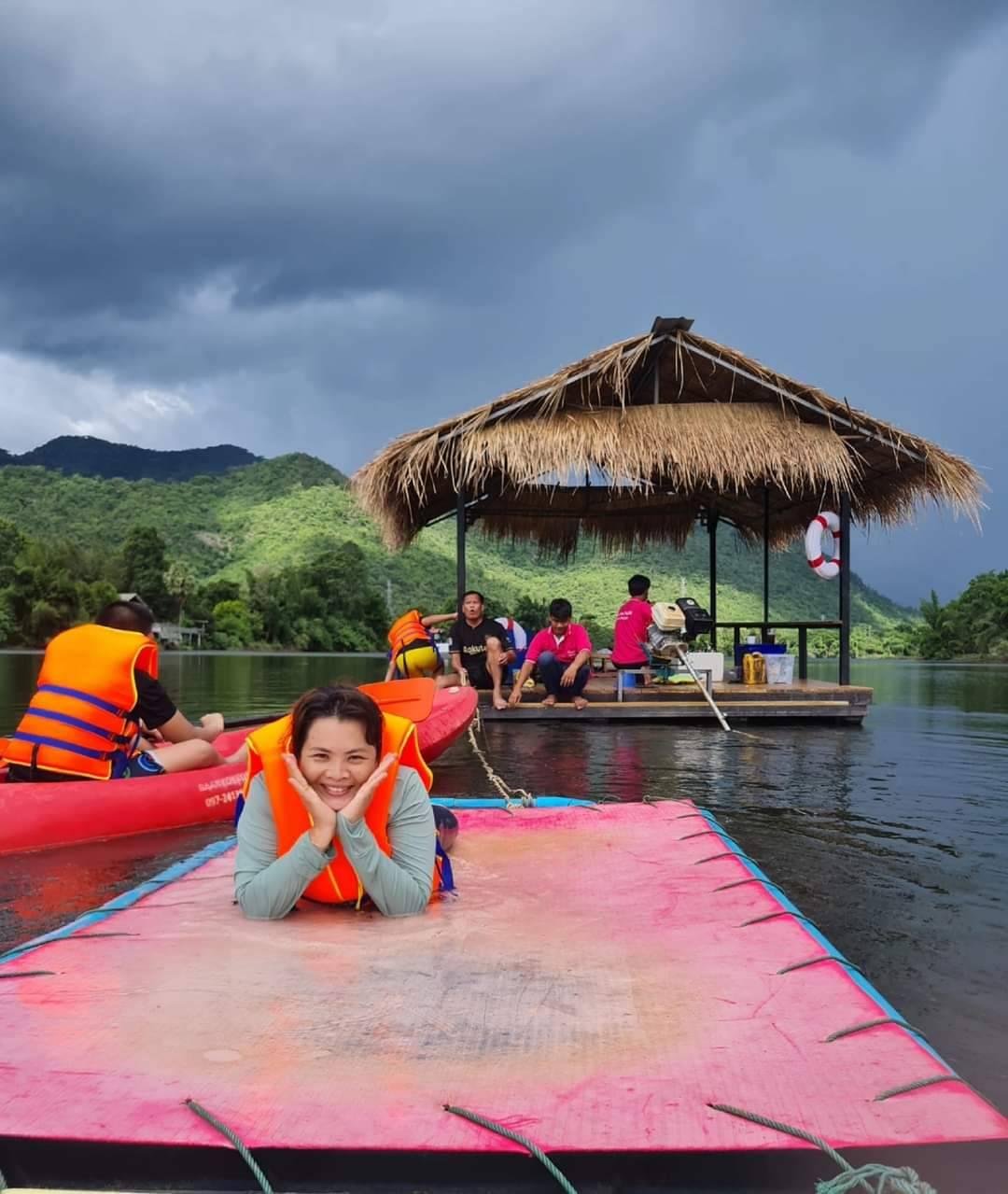 Cover Image for บ้านริมลำธาร เอราวัณ