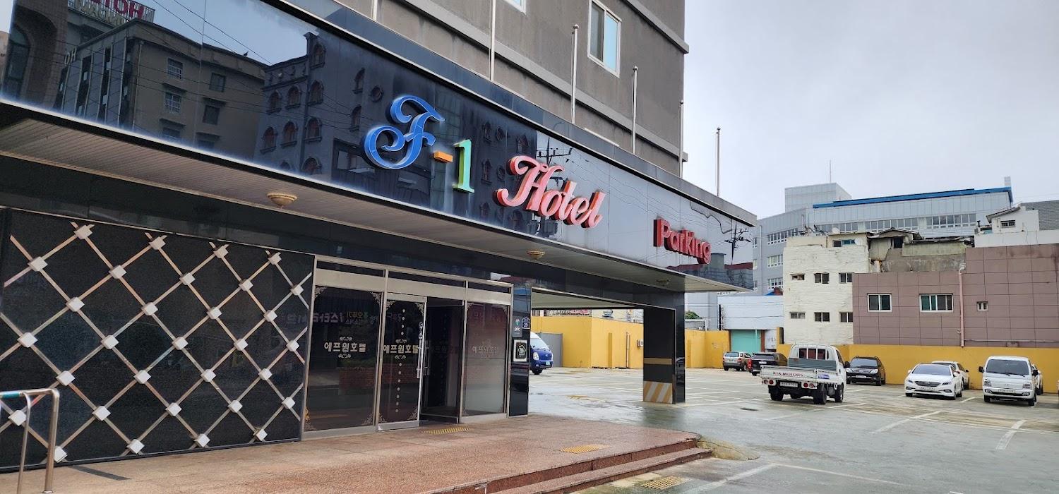 Cover Image for F1 Hotel