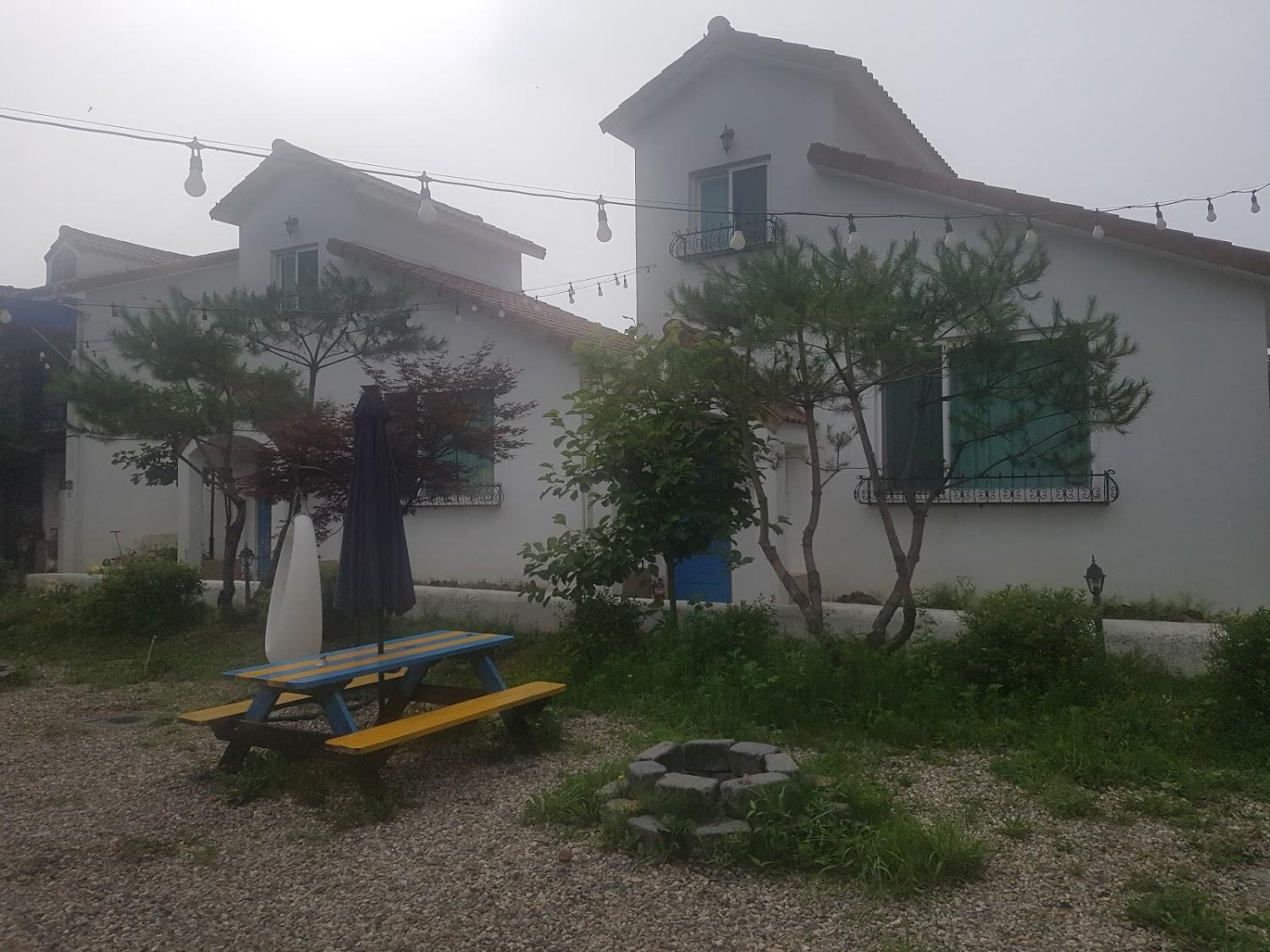 Cover Image for 용문감성펜션