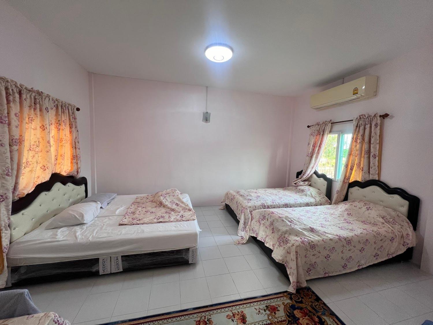 Cover Image for Daddy's homestay