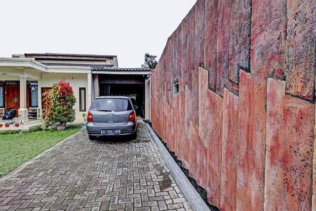 Cover Image for OYO 90454 Adinda Homestay Cibodas Lembang