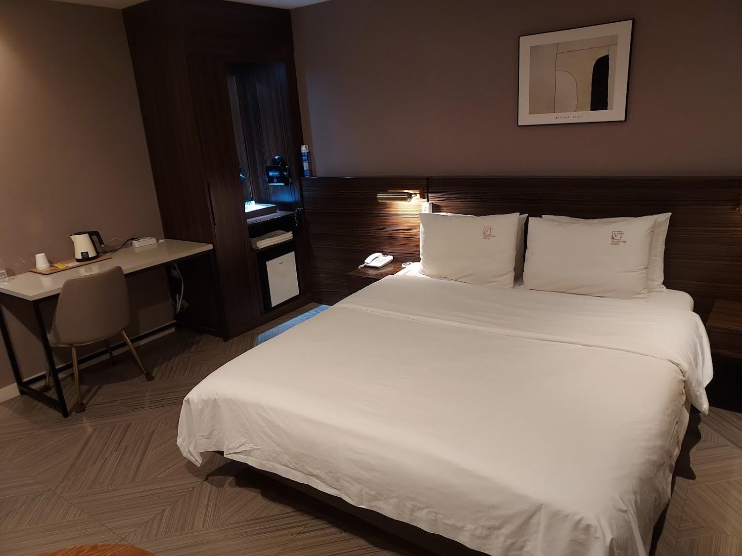 Cover Image for Hotel Moment