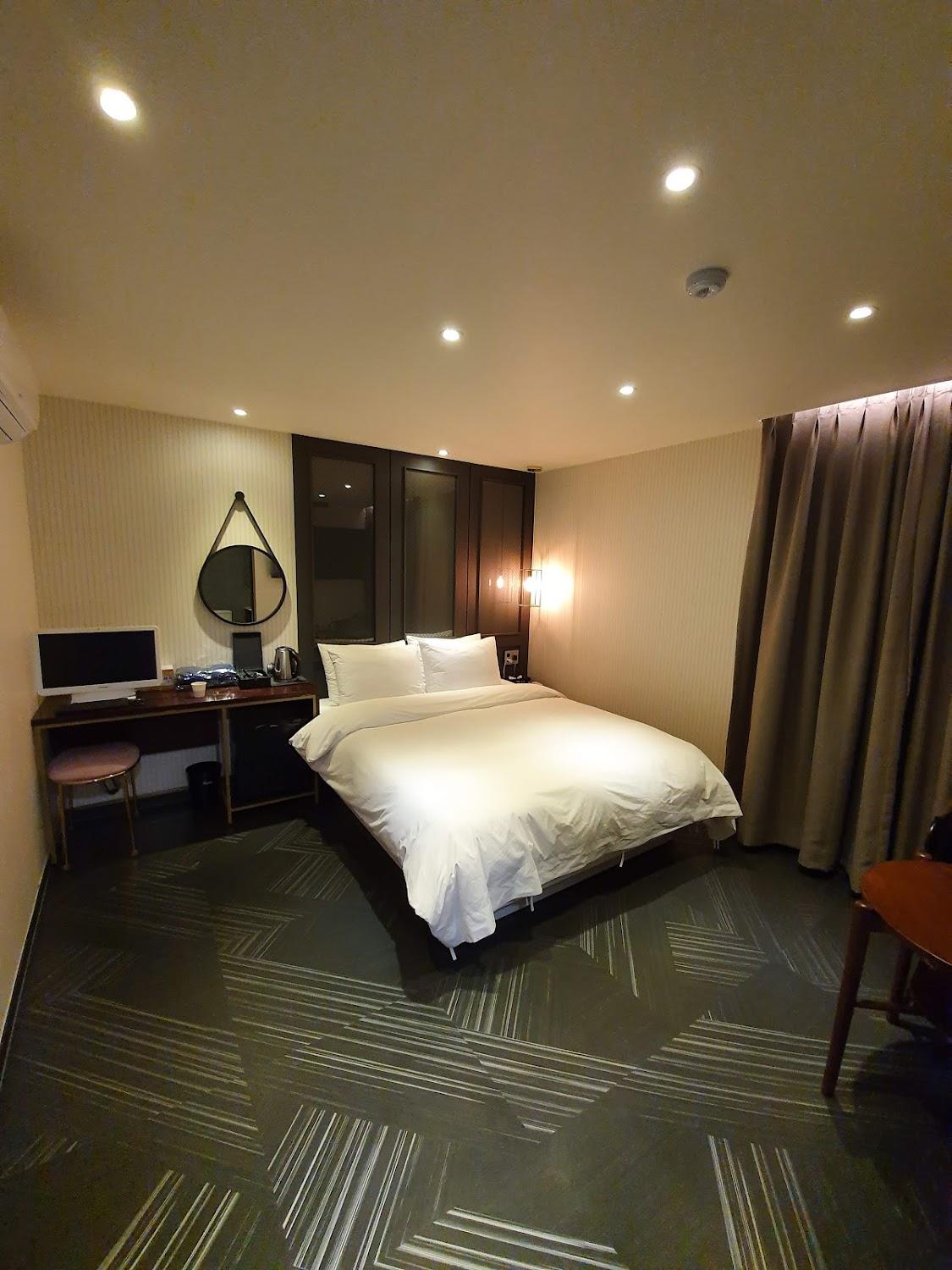Cover Image for Hotel Smith