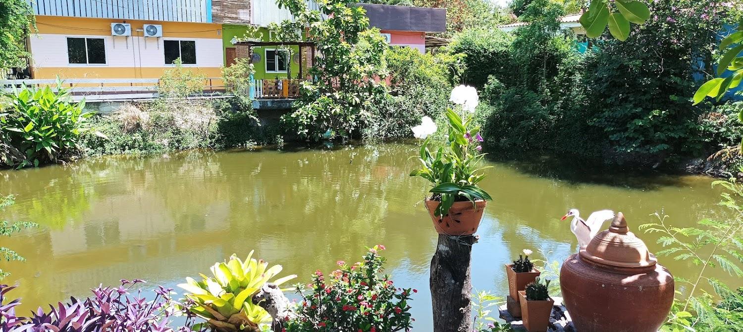 Cover Image for รีสอร์ทบ้านริมธาร