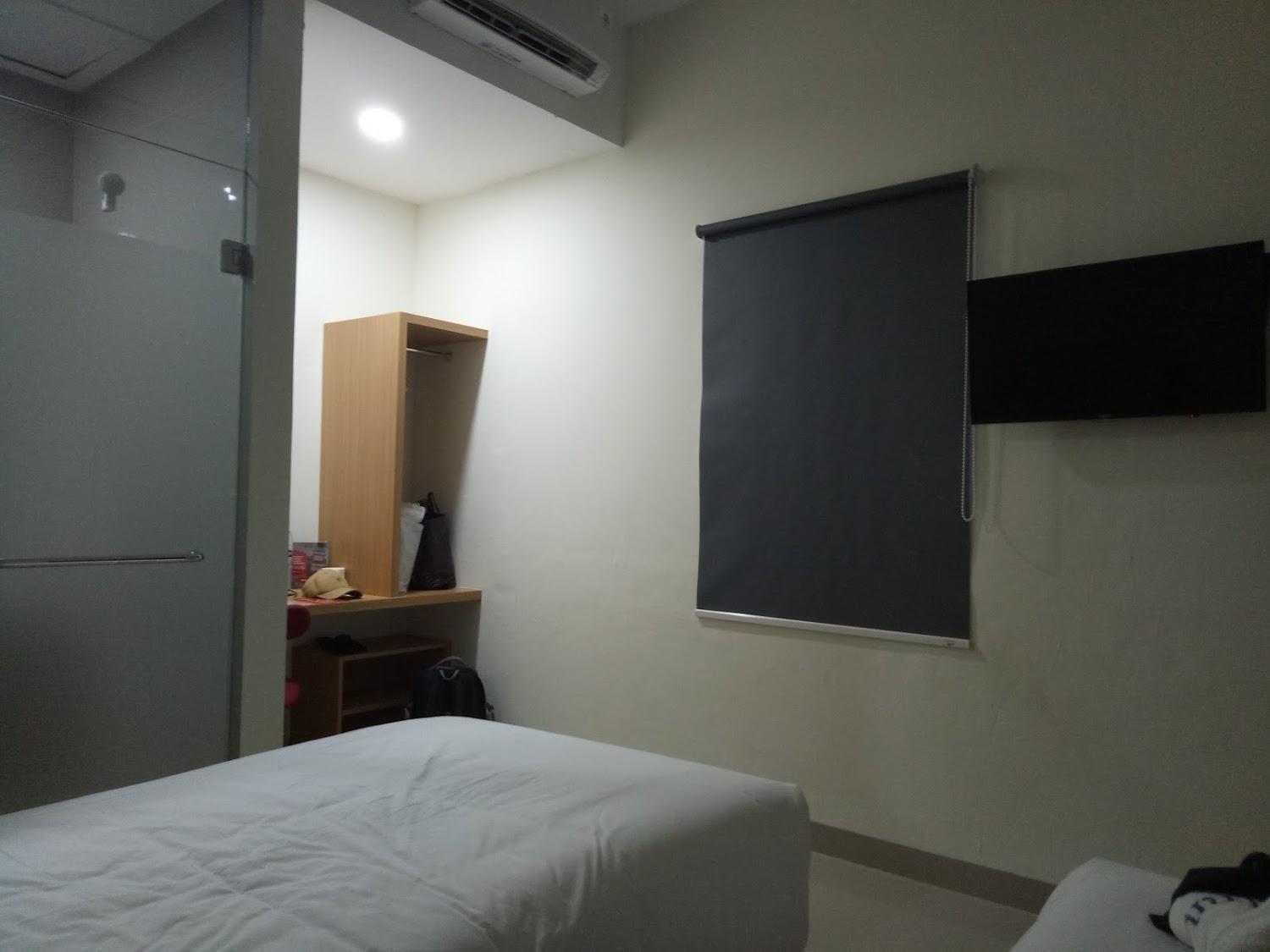 Cover Image for RedDoorz near Mall SKA Pekanbaru