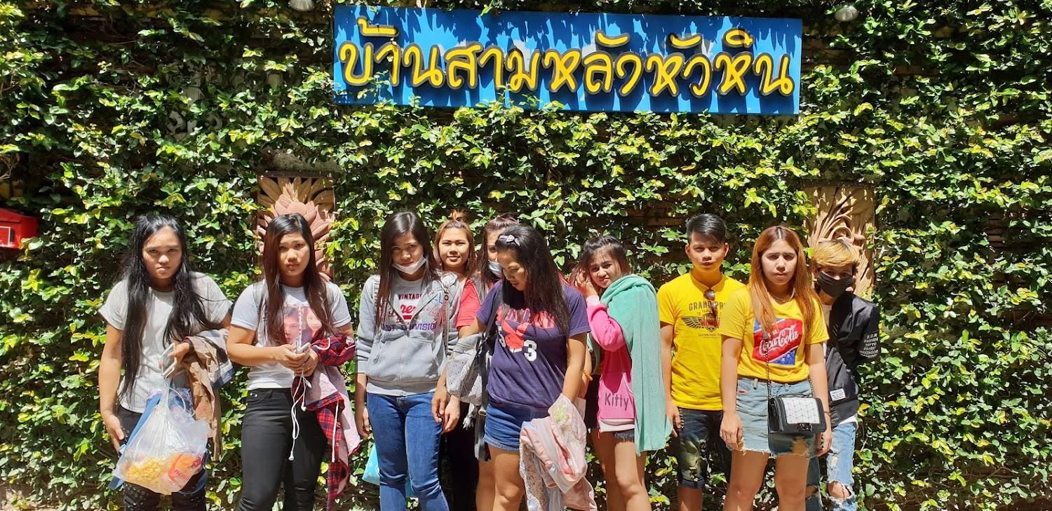 Cover Image for บ้านสามหลัง หัวหินพูลวิลล่า