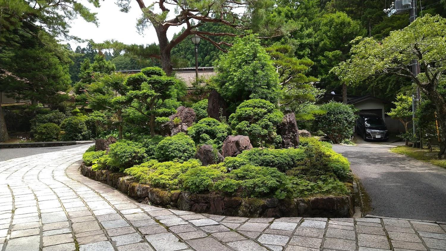 Cover Image for Hon'gaku-in Temple (Pilgrim's Lodging)