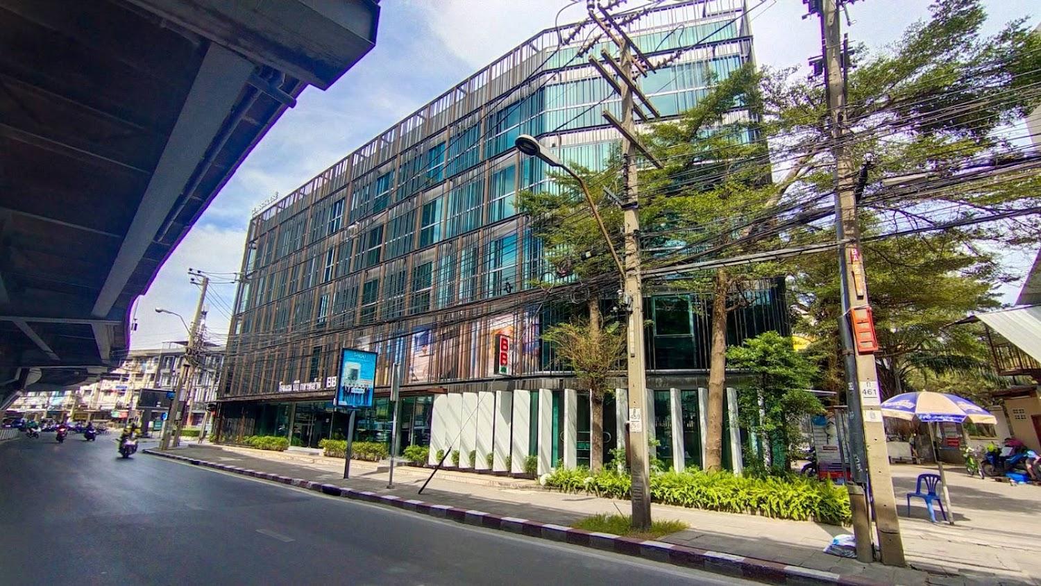 Cover Image for BB Glass House
