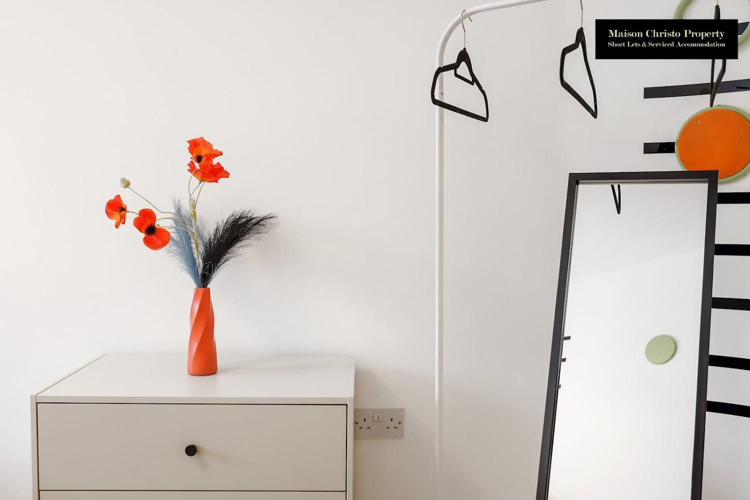 Cover Image for Maison Christo Property Short Lets & Serviced Accommodation Canary Wharf London