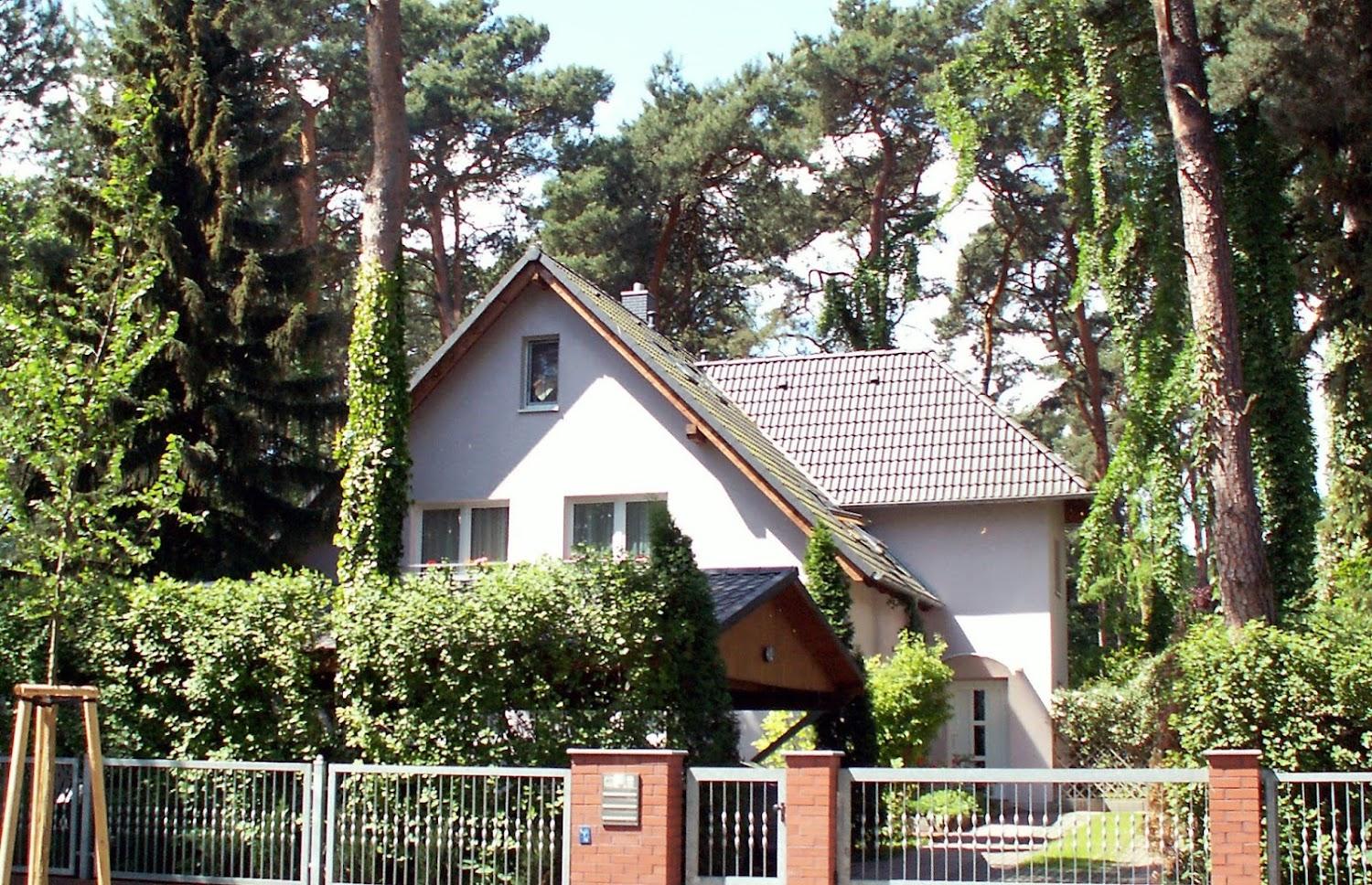 Cover Image for dauteam - Wohnungen/Zimmer in BER-Nähe