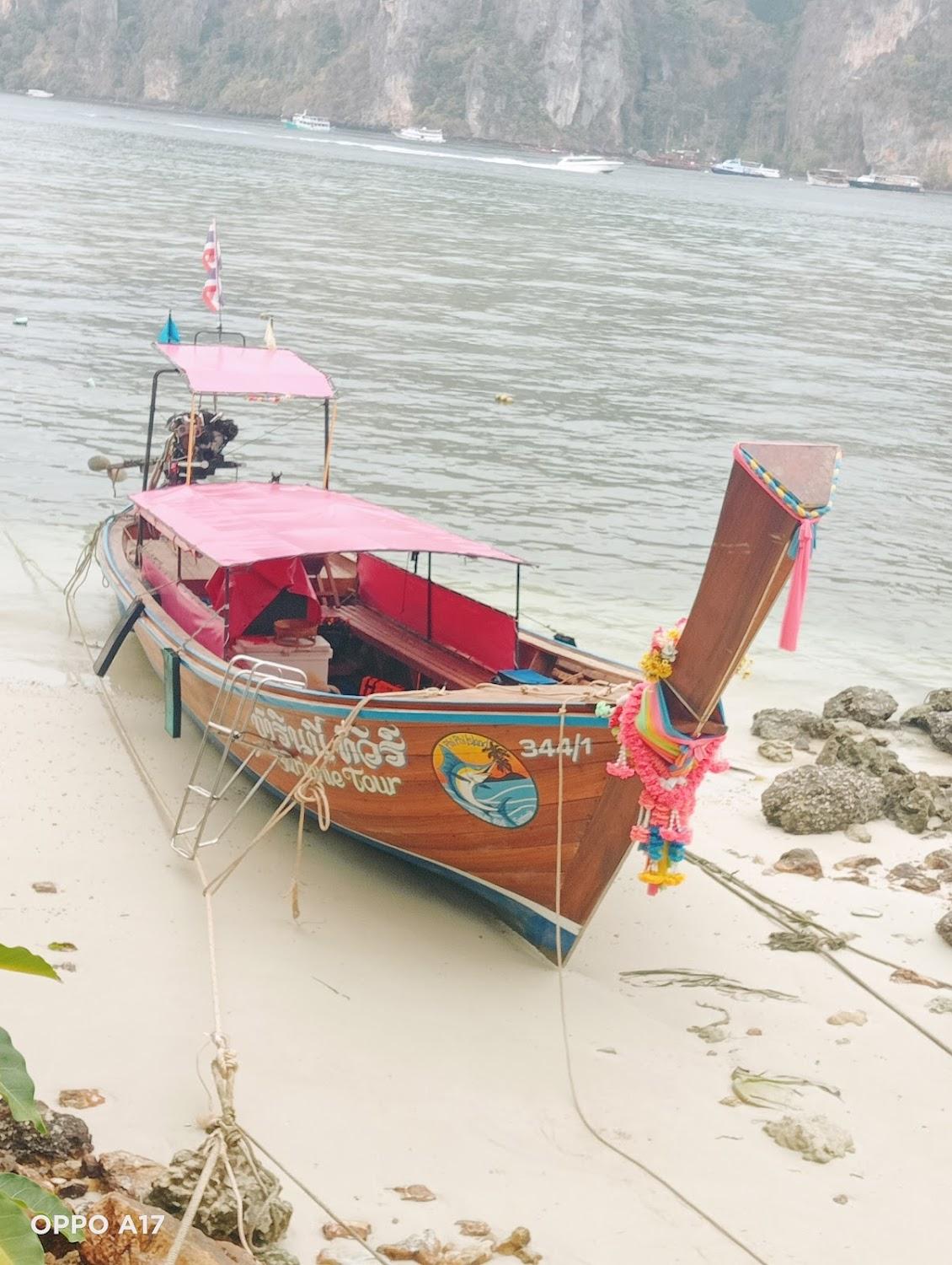 Cover Image for เกาะกลาง กระบี่