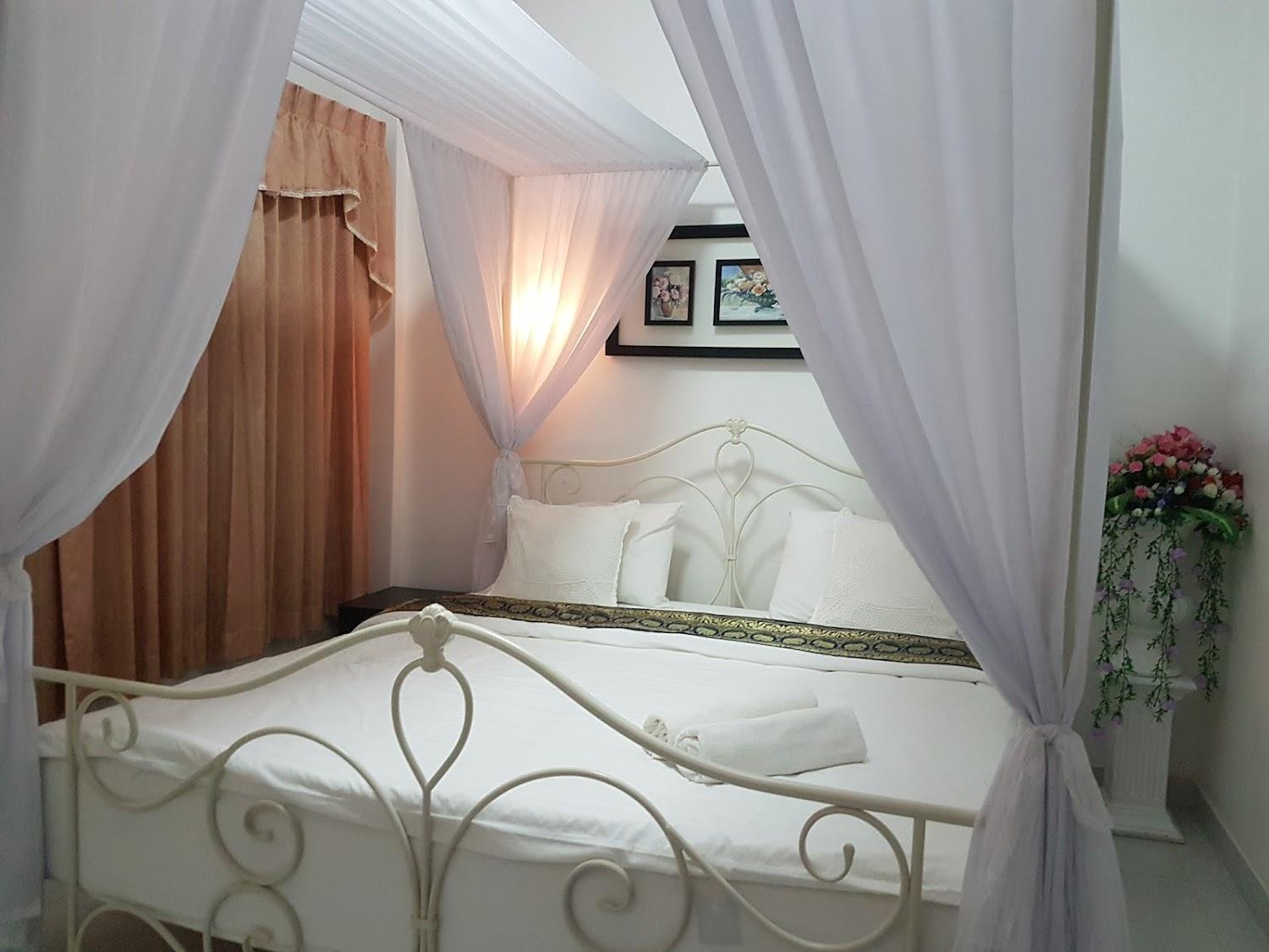Cover Image for White Elephant Resort Hotel